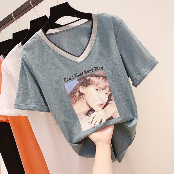 Tricou de dama modern cu maneca scurta si aplicatie