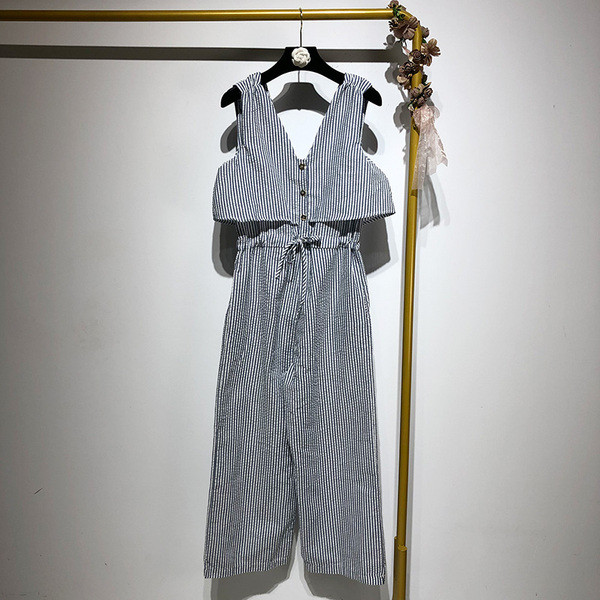 Salopetă în dungi cu decolteu fără mâneci în formă de V