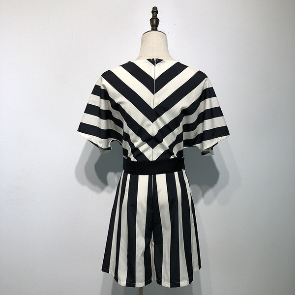 Salopeta in dungi cu decolteu in V cu maneci scurte