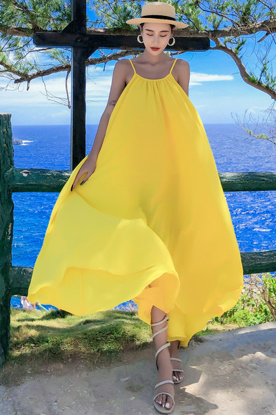 Rochie de damă modernă, decupată, de culoare galbenă, cu decolteu în V