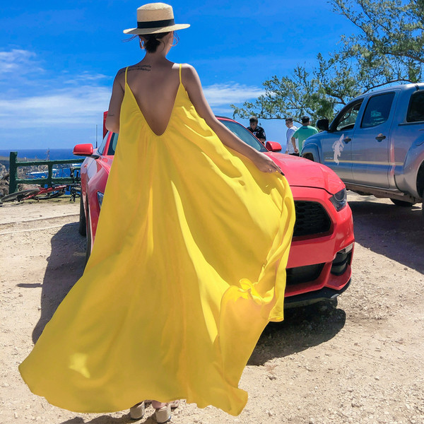 Rochie de damă modernă, decupată, de culoare galbenă, cu decolteu în V