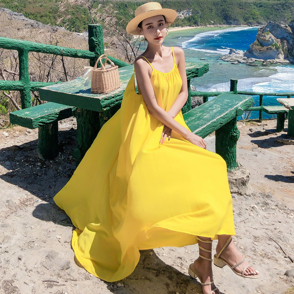 Rochie de damă modernă, decupată, de culoare galbenă, cu decolteu în V