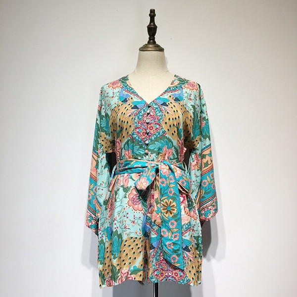 Salopeta scurta cu decolteu in V si maneci 7/8