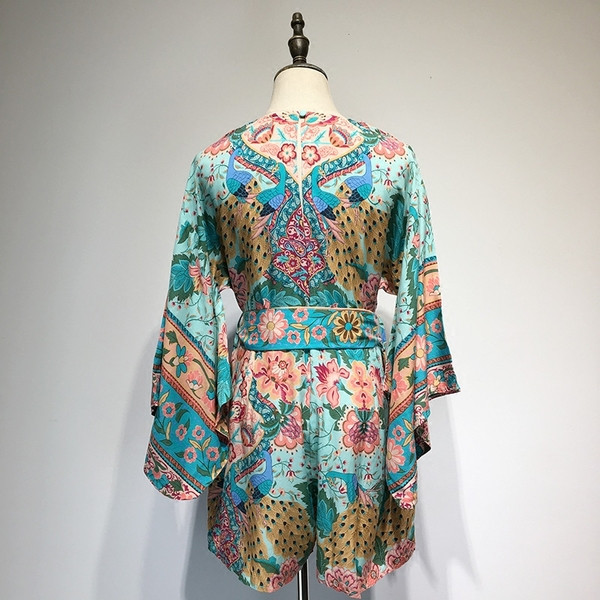 Salopeta scurta cu decolteu in V si maneci 7/8