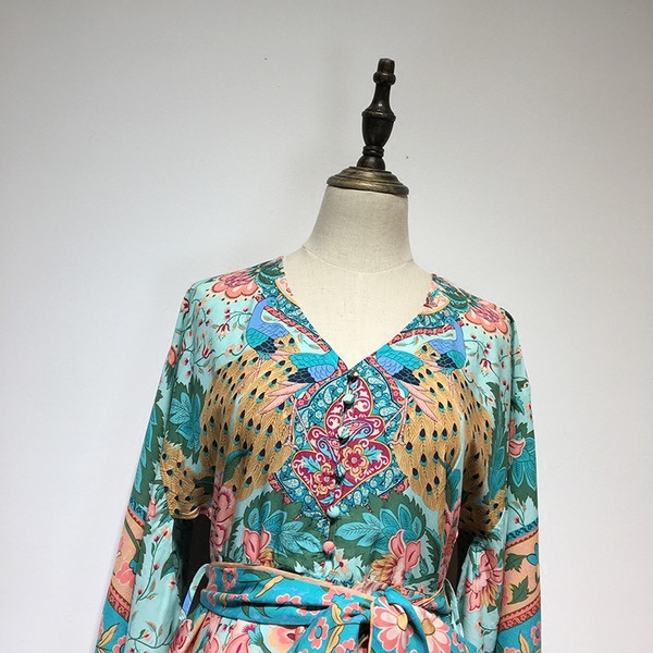 Salopeta scurta cu decolteu in V si maneci 7/8