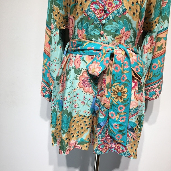 Salopeta scurta cu decolteu in V si maneci 7/8