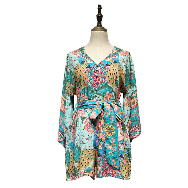 Salopeta scurta cu decolteu in V si maneci 7/8