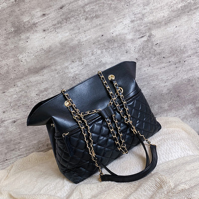 Geanta de dama moderna cu lant metalic in trei culori