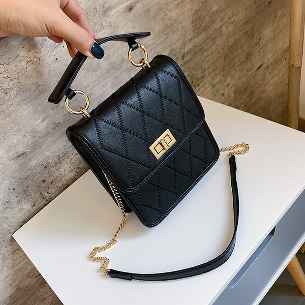 Geanta de dama cu inchidere metalica in patru culori