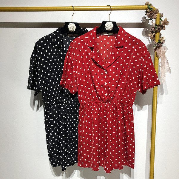 Salopetă scurtă cu guler clasic și mâneci scurte