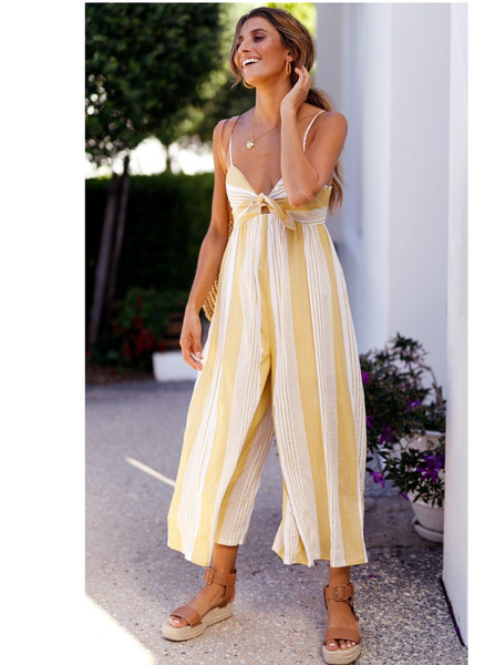 Model nou de salopeta dama in dungi cu bretele galbene