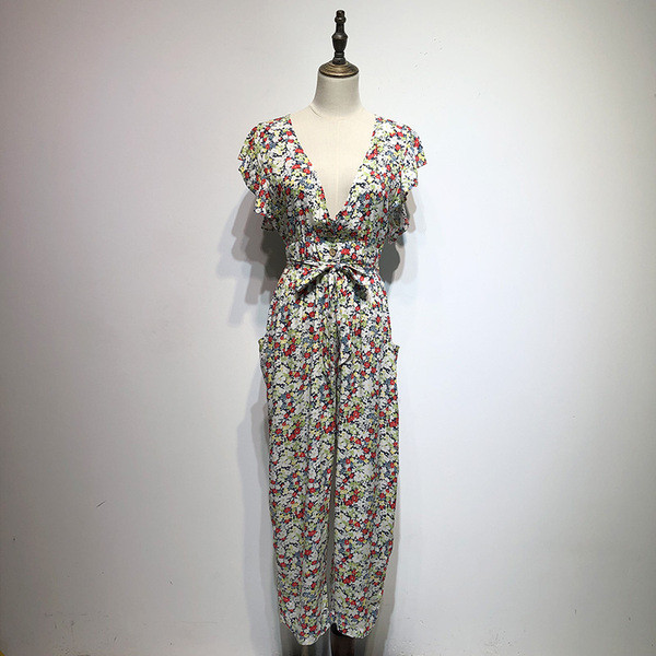 Salopetă lungă cu decolteu în V adânc și legături în talie