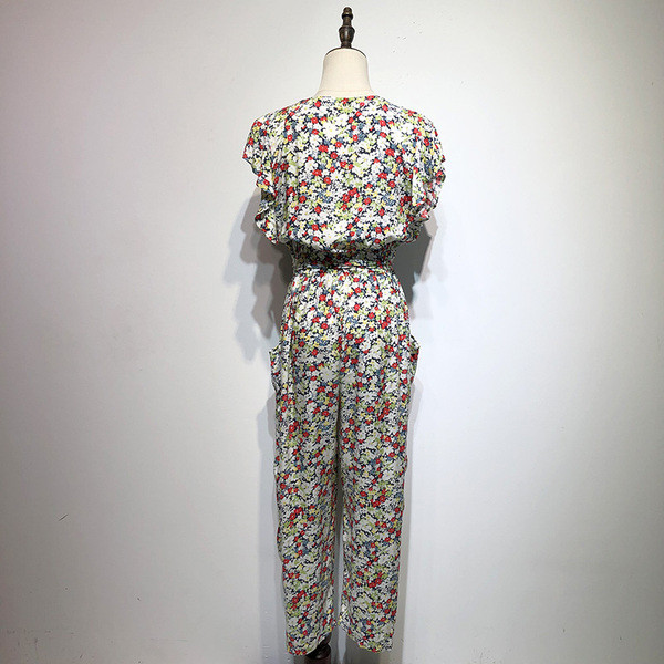 Salopetă lungă cu decolteu în V adânc și legături în talie