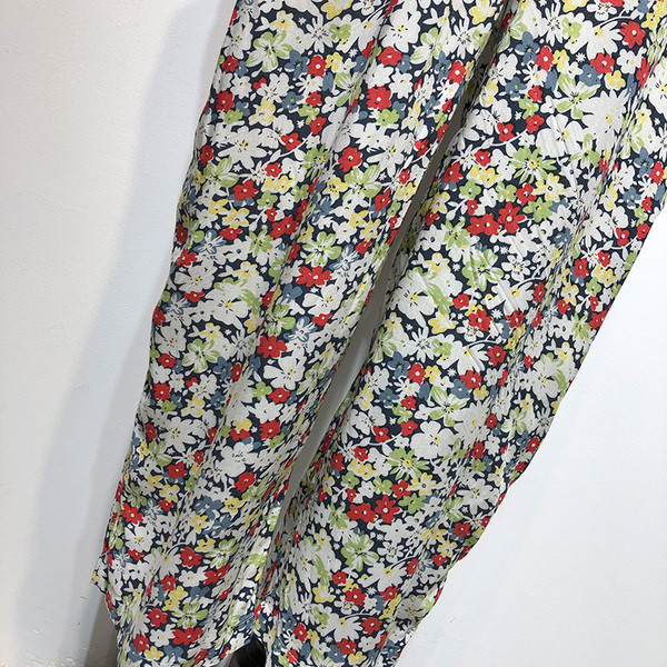 Salopetă lungă cu decolteu în V adânc și legături în talie