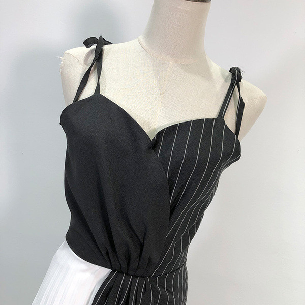 Rochie lungă în dungi cu bretele subțiri