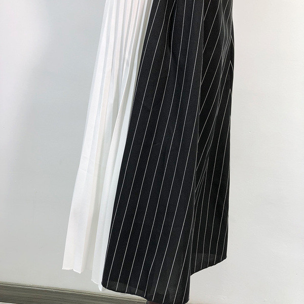 Rochie lungă în dungi cu bretele subțiri