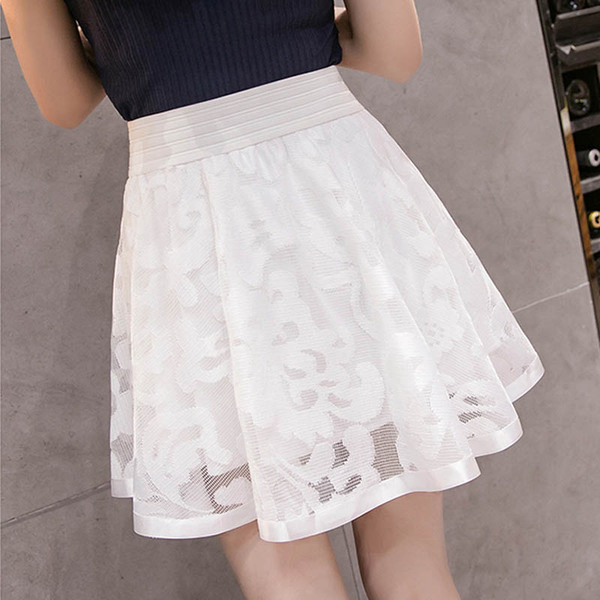 Model de fustă modernă de damă croiată în alb și negru