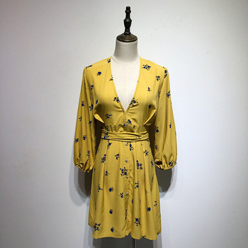 Rochie cu decolteu în V adânc și mâneci lungi