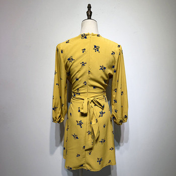 Rochie cu decolteu în V adânc și mâneci lungi