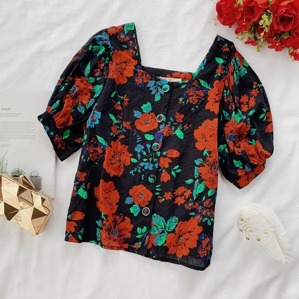 Bluza de dama cu model floral si decolteu patrat in doua culori