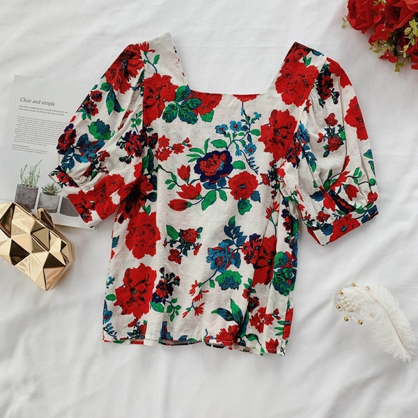Bluza de dama cu model floral si decolteu patrat in doua culori