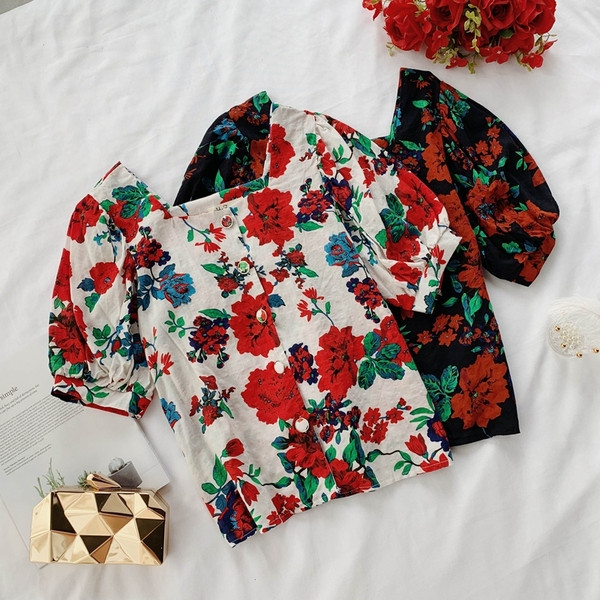Bluza de dama cu model floral si decolteu patrat in doua culori