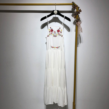 Rochie lunga alba cu bretele subtiri si broderie