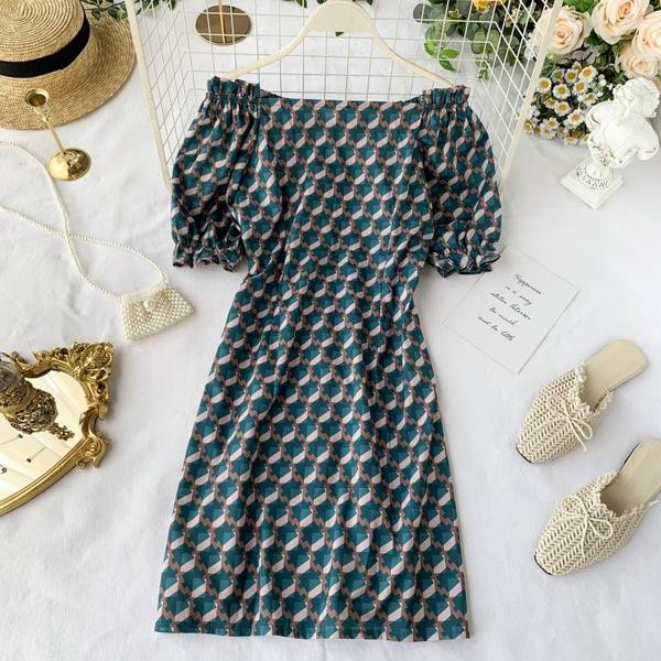 Rochie de dama cu umerii goi si nasturi