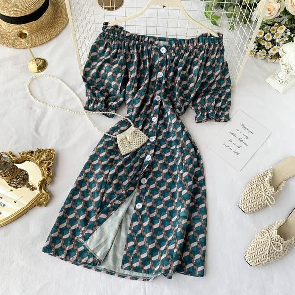 Rochie de dama cu umerii goi si nasturi