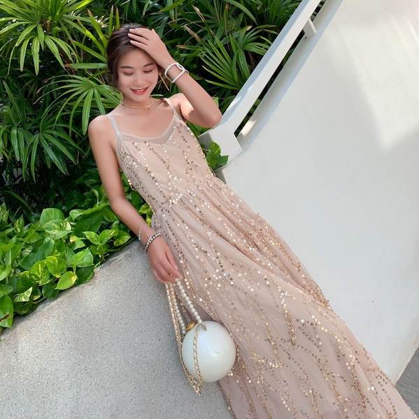 Rochie lunga de dama eleganta cu paiete si spate gol de culoare deschisa