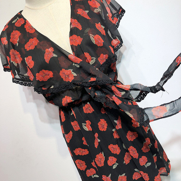 Rochie scurta din tul cu decolteu in V si dantela