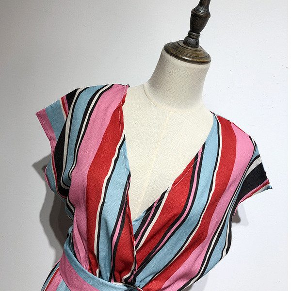 Rochie lungă în dungi cu legături în talie