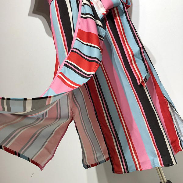 Rochie lungă în dungi cu legături în talie