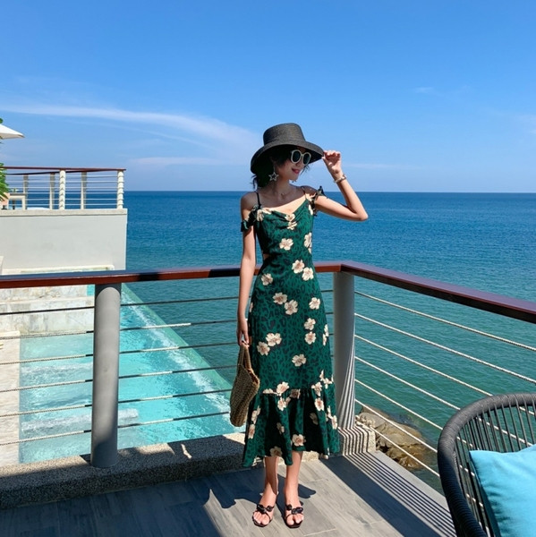 Rochie lungă de damă modernă cu părți decupate ale taliei de culoare verde