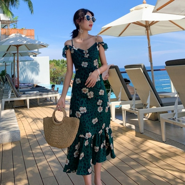 Rochie lungă de damă modernă cu părți decupate ale taliei de culoare verde
