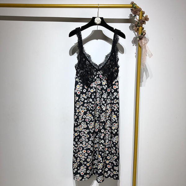 Rochie lunga de dama cu bretele subtiri din dantela