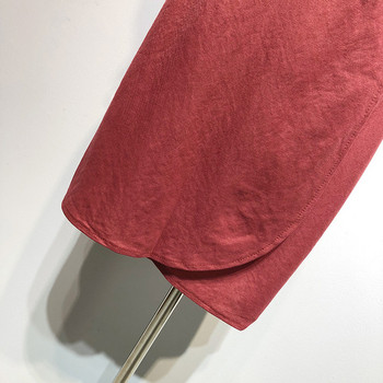 Rochie cu decolteu în V adânc și legături în talie