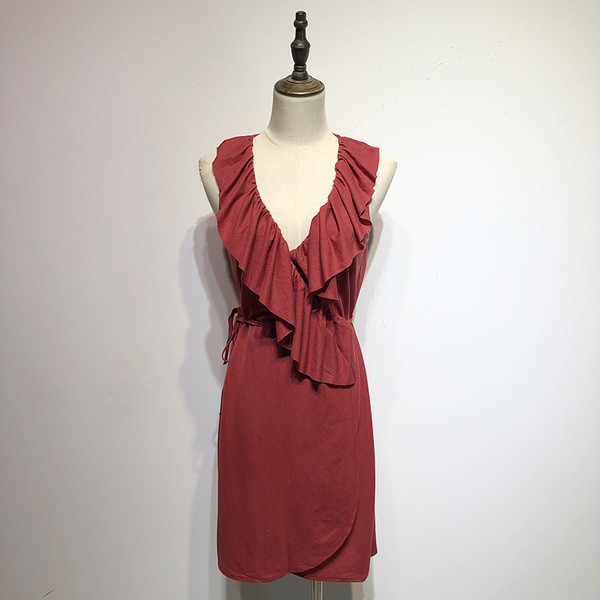 Rochie cu decolteu în V adânc și legături în talie