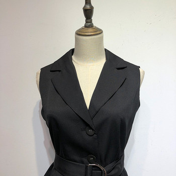 Rochie modernă cu guler clasic și tul negru