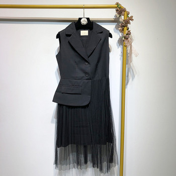 Rochie modernă cu guler clasic și tul negru