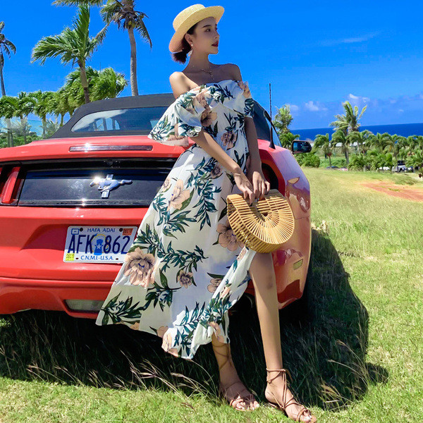 Rochie moderna de dama lunga in alb cu motive florale