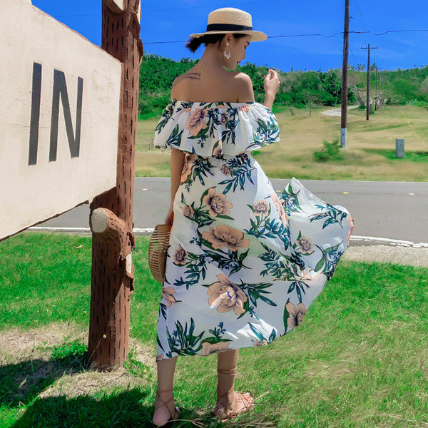 Rochie moderna de dama lunga in alb cu motive florale