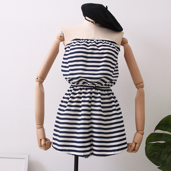 Salopetă elegantă de damă în dungi, cu umerii goi