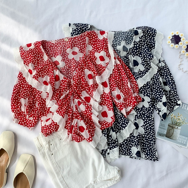 Cămașă de damă cu model floral în negru și roșu