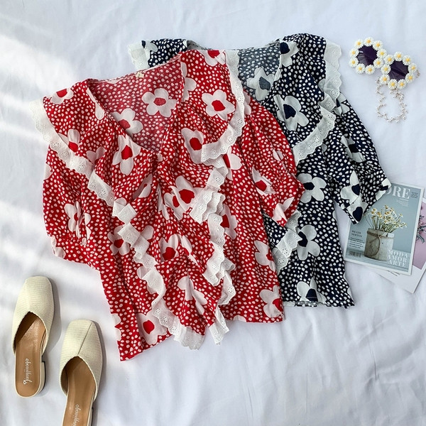 Cămașă de damă cu model floral în negru și roșu