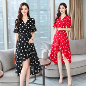 Rochie actuală de damă cu buline în roșu și negru