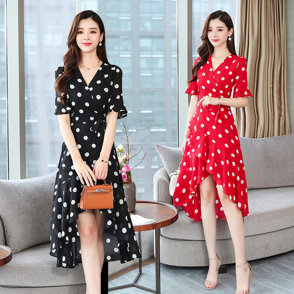 Rochie actuală de damă cu buline în roșu și negru