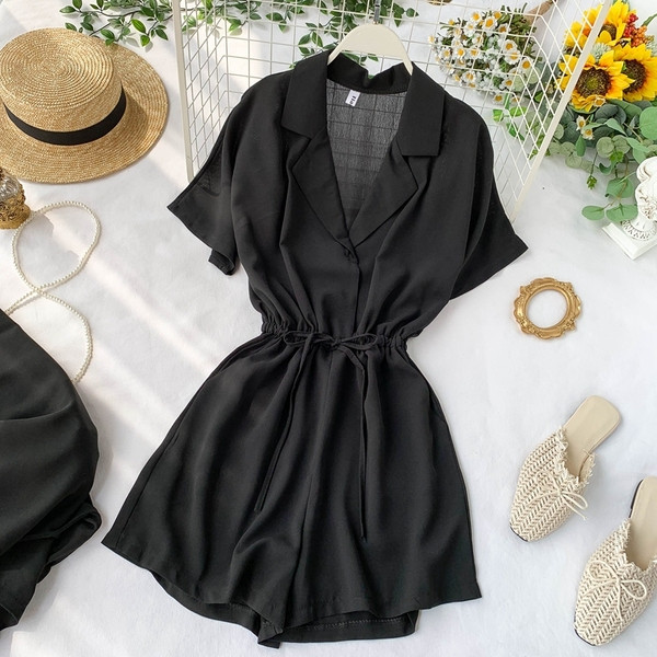 Salopeta scurta de dama de culoare neagra si guler