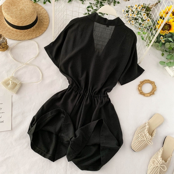 Salopeta scurta de dama de culoare neagra si guler