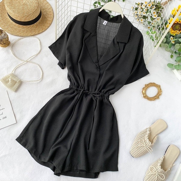 Salopeta scurta de dama de culoare neagra si guler